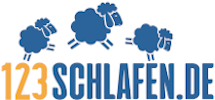 Logos von 123Schlafen.de und BMM Brandenburger Matratzen Manufaktur nebeneinander. Links das 123Schlafen.de-Logo mit springenden Schafen in Blau, rechts das BMM-Logo mit einer liegenden Figur und dem Slogan ‚Einfach besser schlafen.‘ in Hellblau
